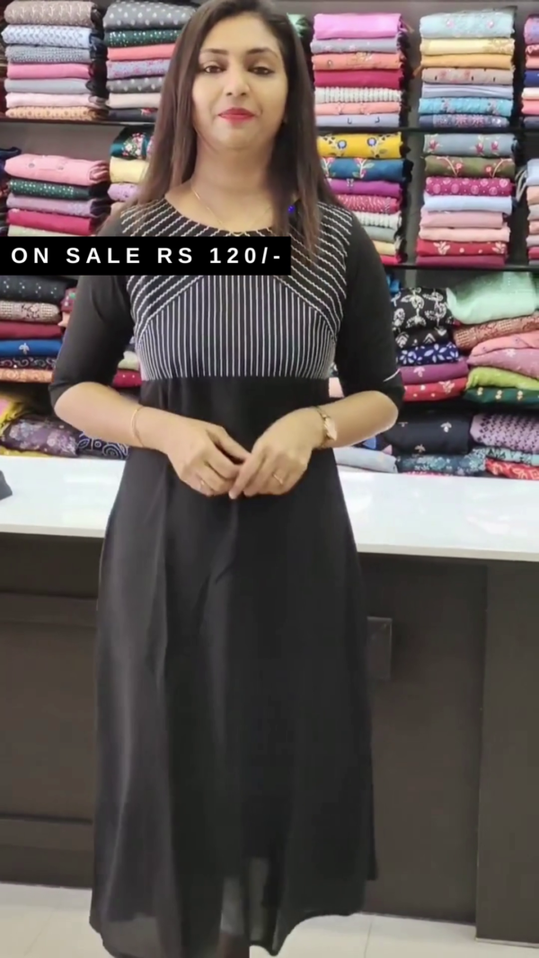 Women Yarn-Dyed Square Neck Cotton Blend Regular Kurta