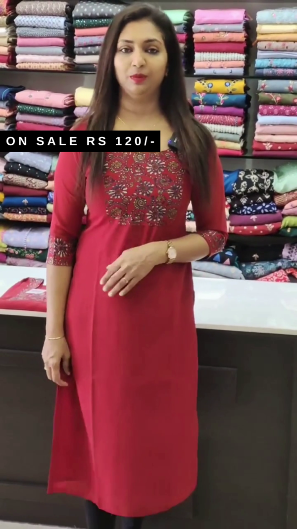 Women Yarn-Dyed Square Neck Cotton Blend Regular Kurta - Image 4