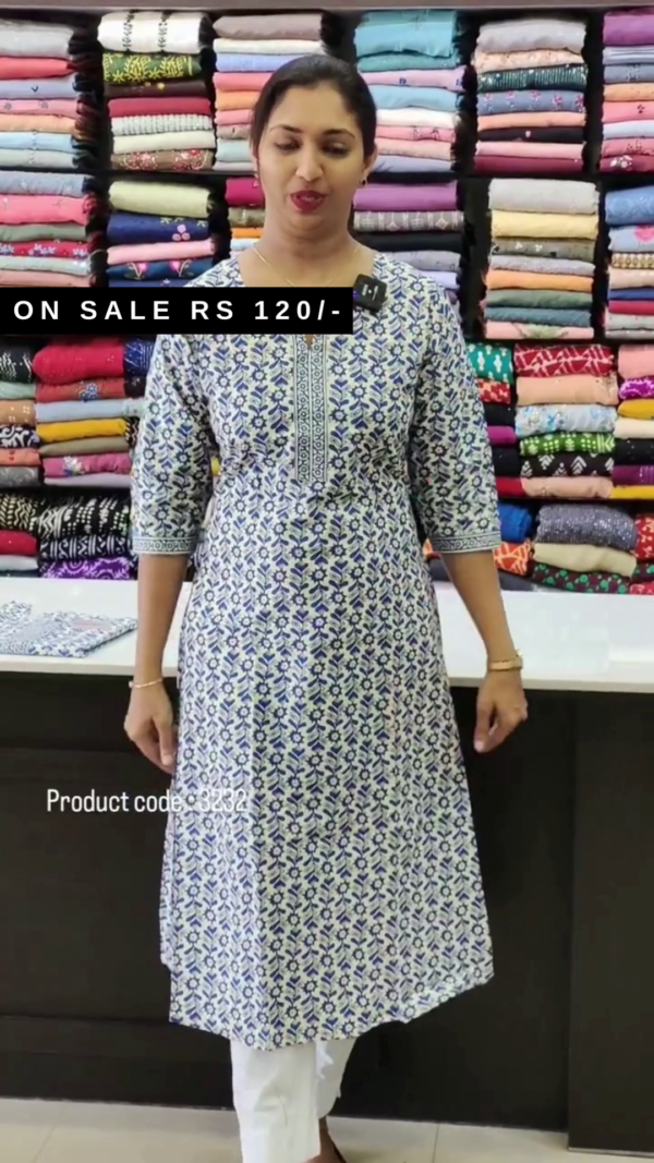 Women Floral Print Pure Cotton Straight Kurta - Image 4