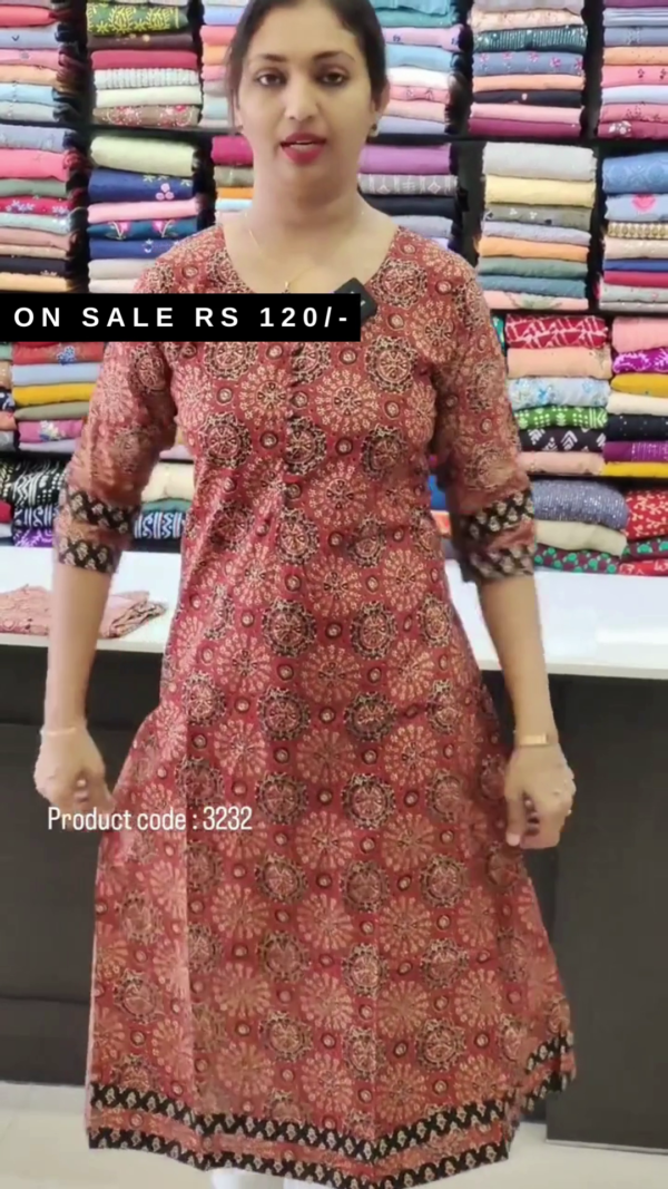 Women Floral Print Pure Cotton Straight Kurta - Image 7