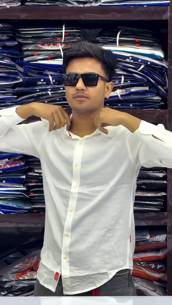 Men White Classic Regular Fit Cotton Casual Shirt